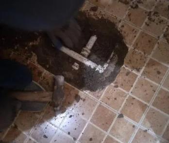 红星卫生间漏水维修公司为您分享下卫生间渗水如何处理及注意事项