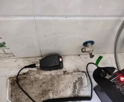 红星屋顶漏水维修公司分享下卫生间漏水的危害及解决方法
